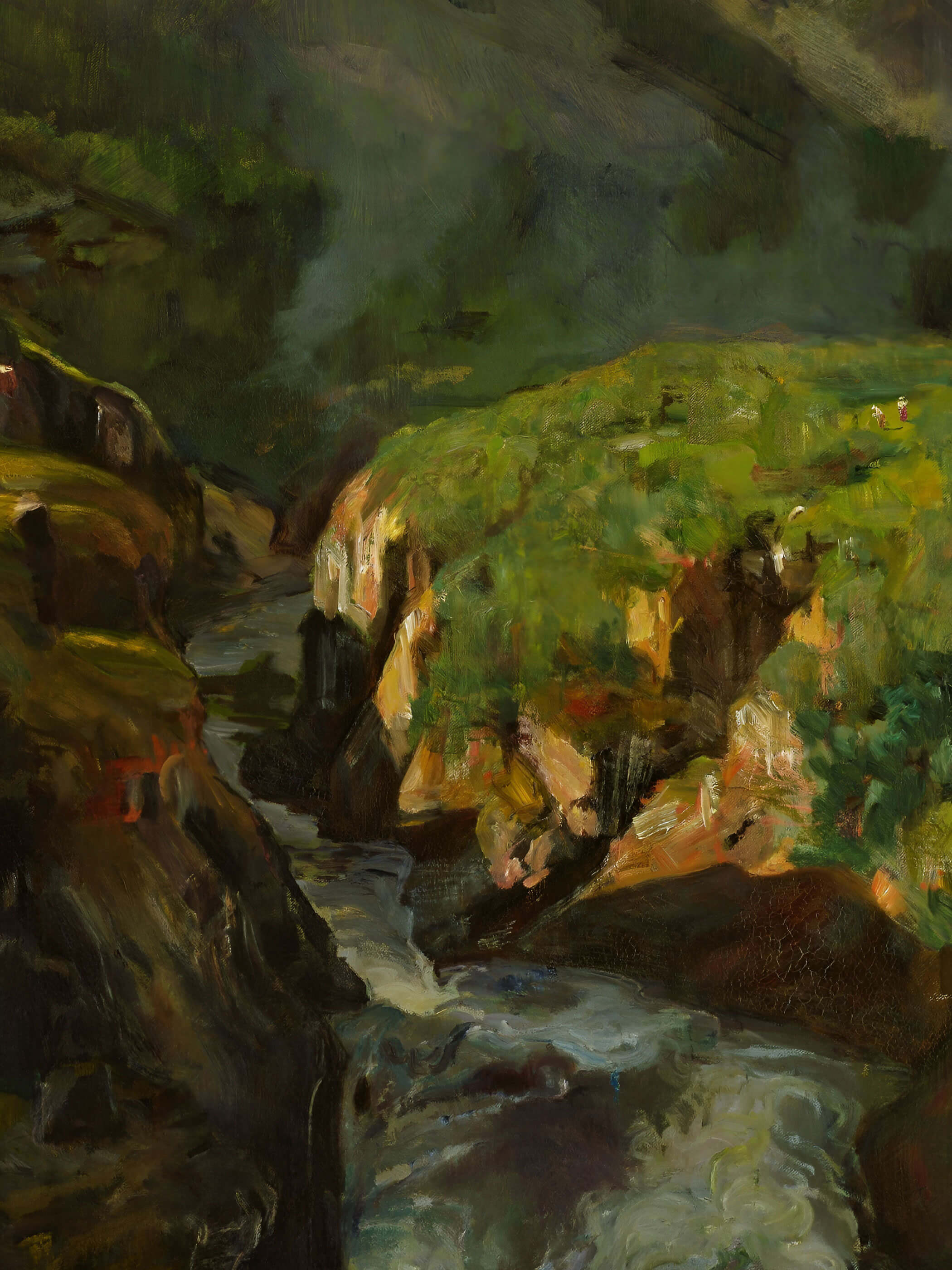 Nahaufnahme eines Kunstdrucks mit einem rauschenden Fluss, der sich durch ein felsiges, grünes Tal schlängelt. Die dunklen Felsen und das lebendige Grün der Vegetation schaffen einen starken Kontrast in der dynamischen Landschaft.